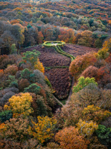 Op een mooie herfstdag staat de Duivelsberg er kleurrijk bij.